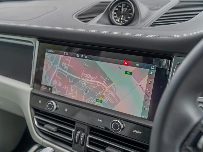 PORSCHE Macan Photo 21
