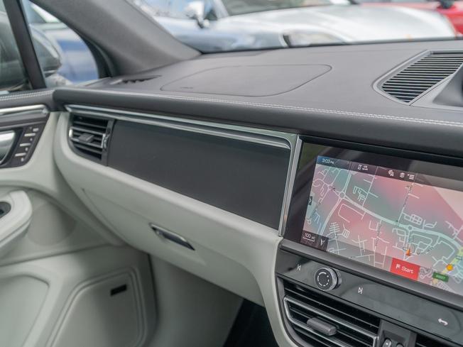 PORSCHE Macan Photo 24