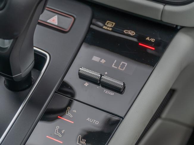PORSCHE Macan Photo 25