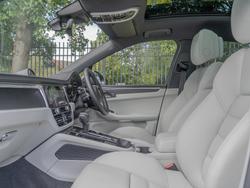 PORSCHE Macan Photo 3