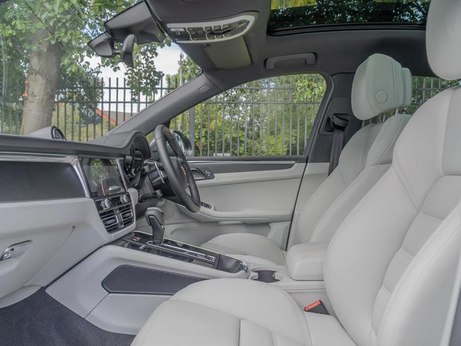 PORSCHE Macan Photo 3