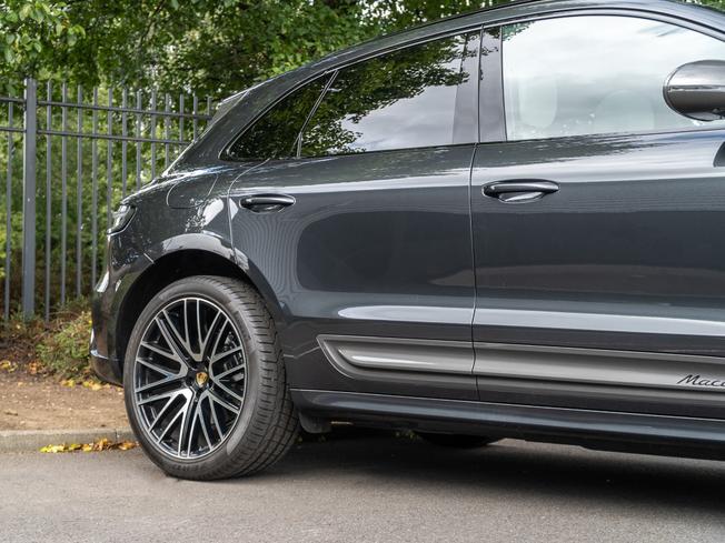 PORSCHE Macan Photo 37