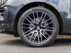 PORSCHE Macan Photo 4