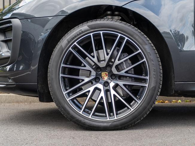 PORSCHE Macan Photo 4
