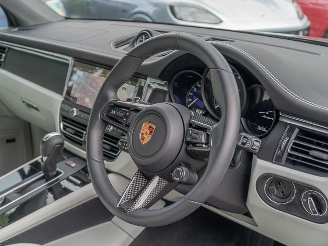 PORSCHE Macan Photo 8