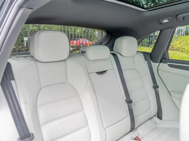 PORSCHE Macan Photo 9