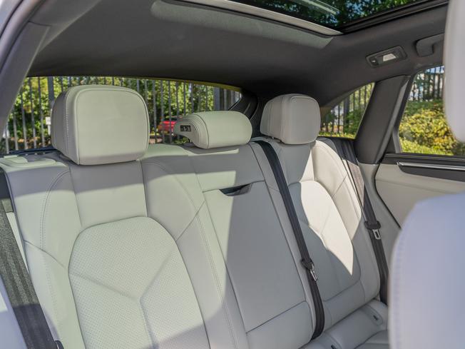 PORSCHE Macan Photo 10