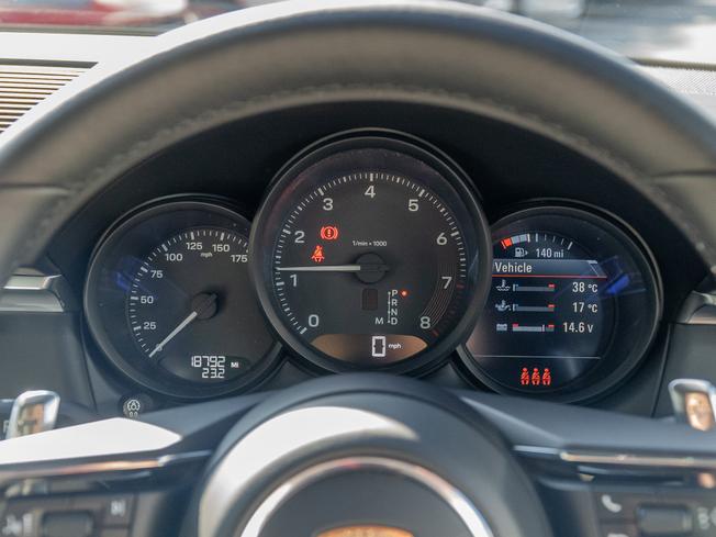 PORSCHE Macan Photo 16
