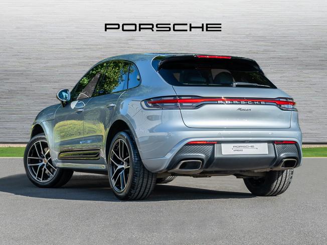 PORSCHE Macan Photo 2