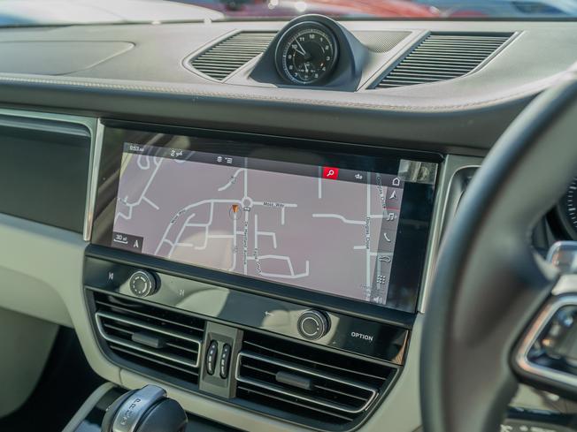 PORSCHE Macan Photo 21
