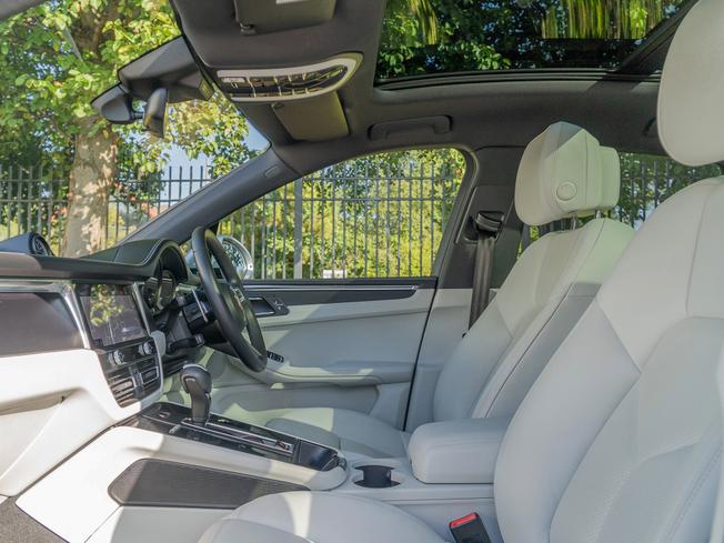 PORSCHE Macan Photo 3
