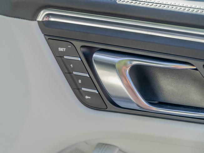 PORSCHE Macan Photo 32