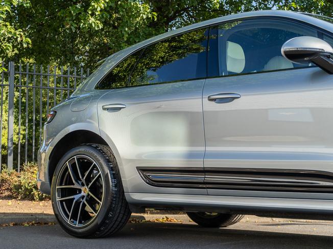 PORSCHE Macan Photo 38
