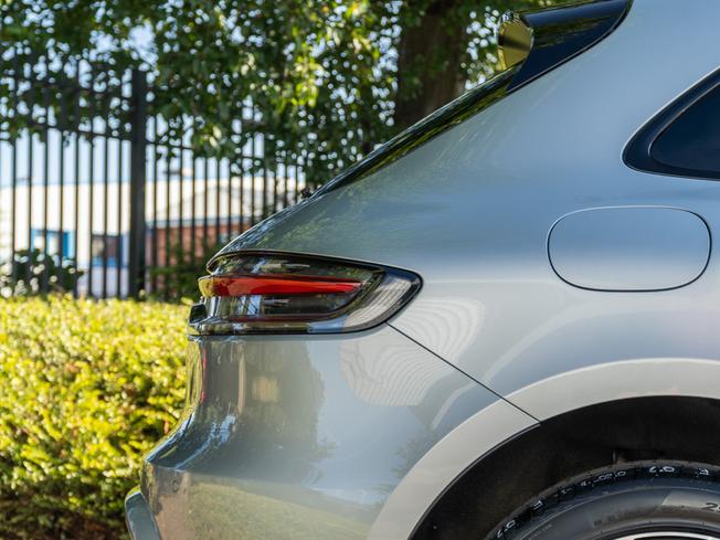 PORSCHE Macan Photo 39