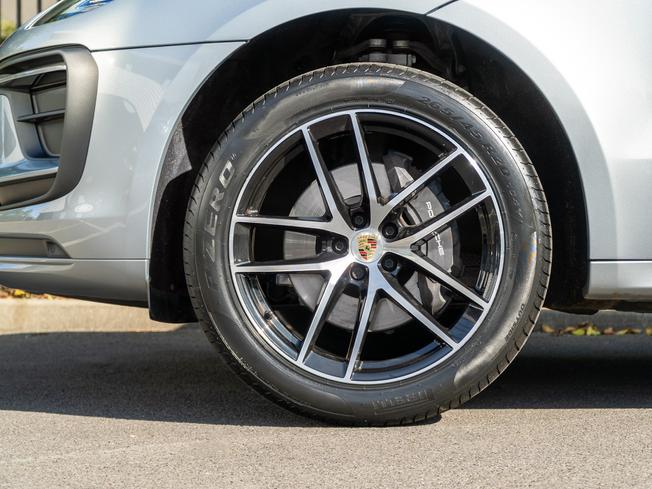 PORSCHE Macan Photo 4