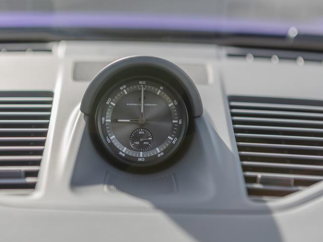 PORSCHE 911 Photo 17