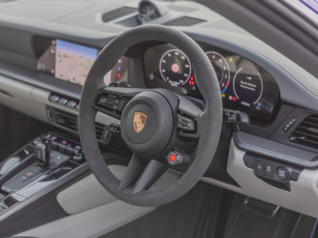 PORSCHE 911 Photo 8