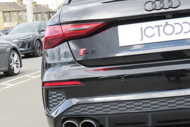 Audi S3 Photo 13