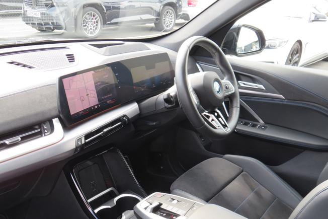BMW Ix1 Photo 16