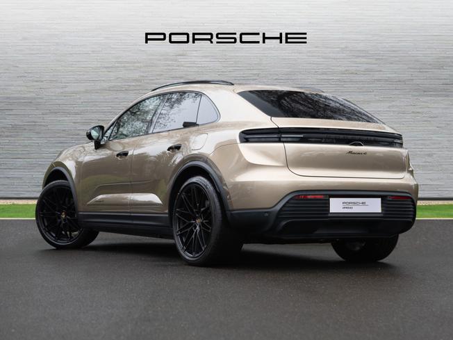 PORSCHE Macan Photo 2