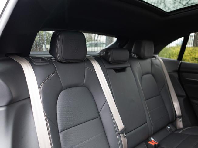 PORSCHE Macan Photo 8