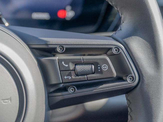 PORSCHE Macan Photo 16