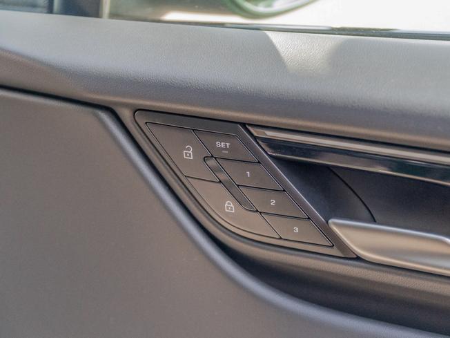 PORSCHE Macan Photo 27