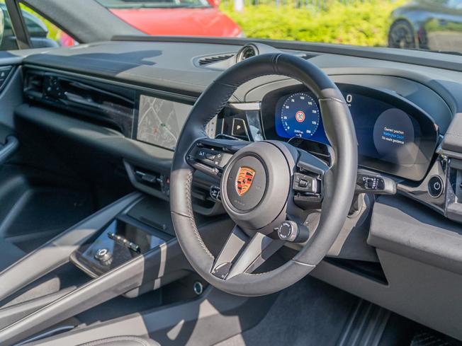 PORSCHE Macan Photo 8