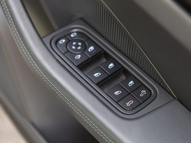 PORSCHE Macan Photo 17