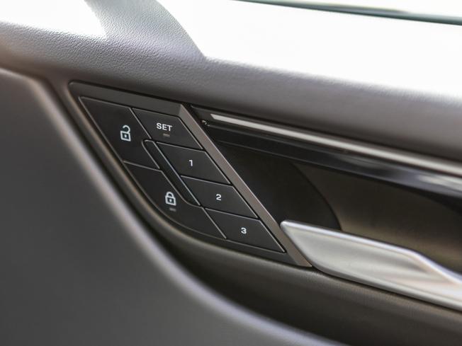 PORSCHE Macan Photo 18