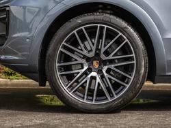 PORSCHE Cayenne Photo 4
