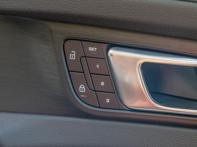 Porsche Panamera Photo 22