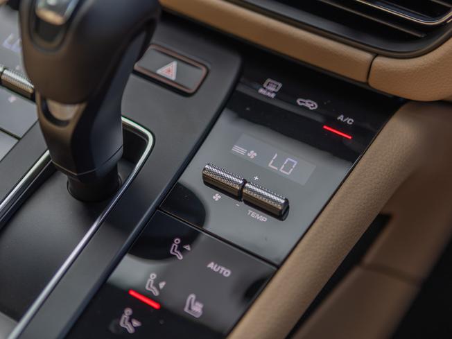 PORSCHE Macan Photo 19