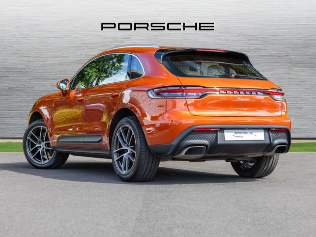 PORSCHE Macan Photo 2