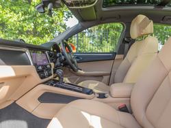 PORSCHE Macan Photo 3