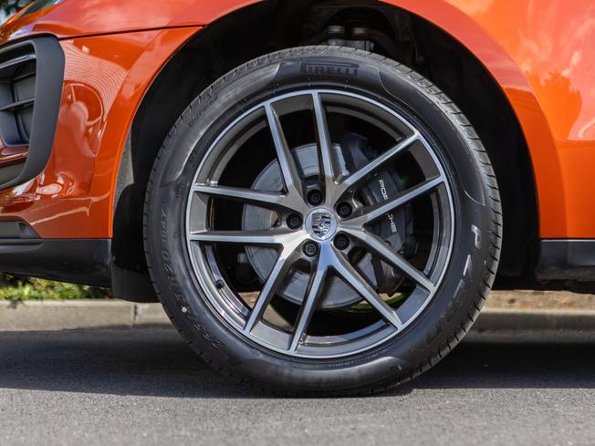 PORSCHE Macan Photo 4