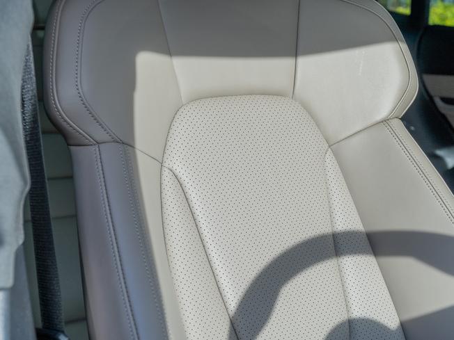 PORSCHE Taycan Photo 11