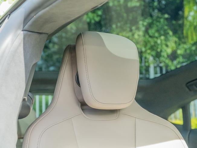 PORSCHE Taycan Photo 13