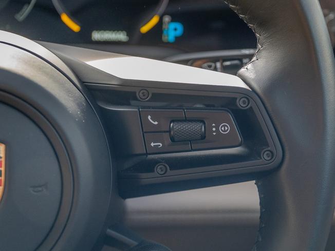 PORSCHE Taycan Photo 23