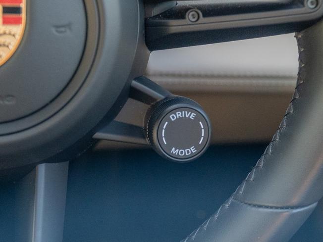 PORSCHE Taycan Photo 25