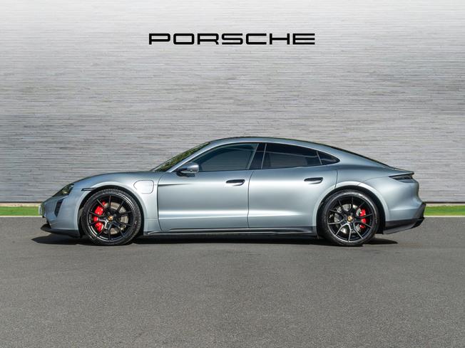 PORSCHE Taycan Photo 3