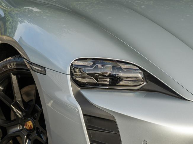 PORSCHE Taycan Photo 30