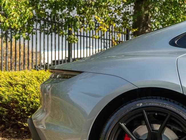 PORSCHE Taycan Photo 33