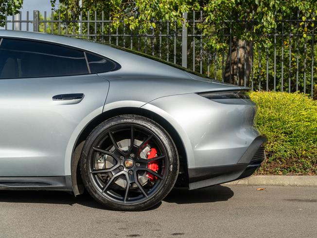 PORSCHE Taycan Photo 34