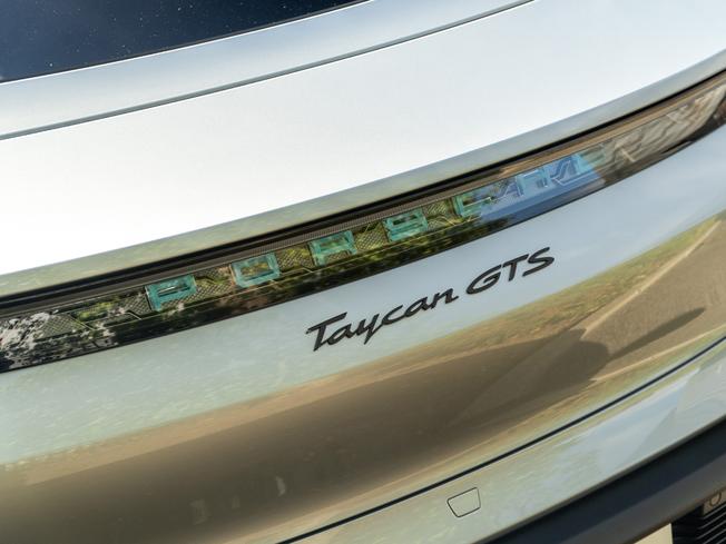 PORSCHE Taycan Photo 36