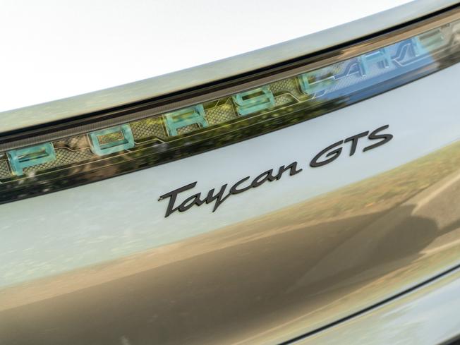 PORSCHE Taycan Photo 37