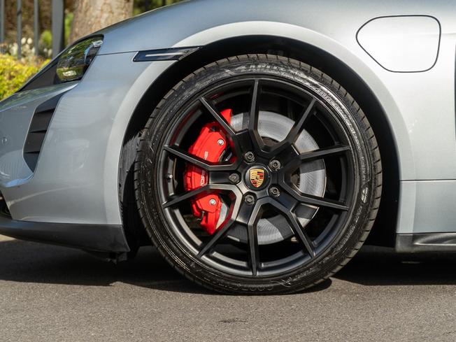 PORSCHE Taycan Photo 5
