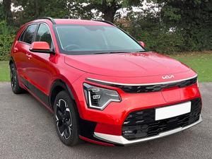 Kia Niro 1.6 GDi HEV 3 in Runway Red £28,695