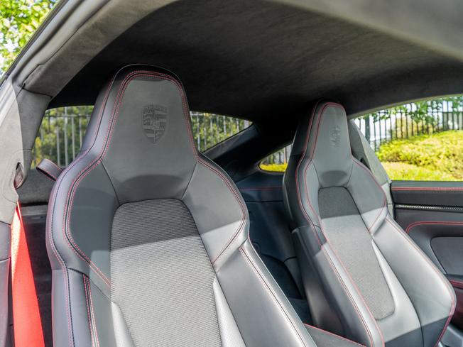 PORSCHE 911 Photo 10