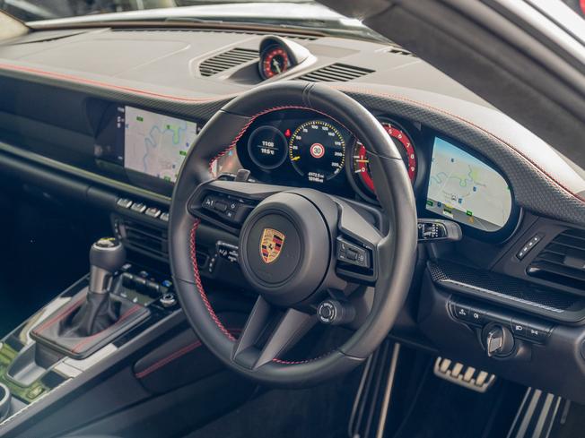 PORSCHE 911 Photo 8
